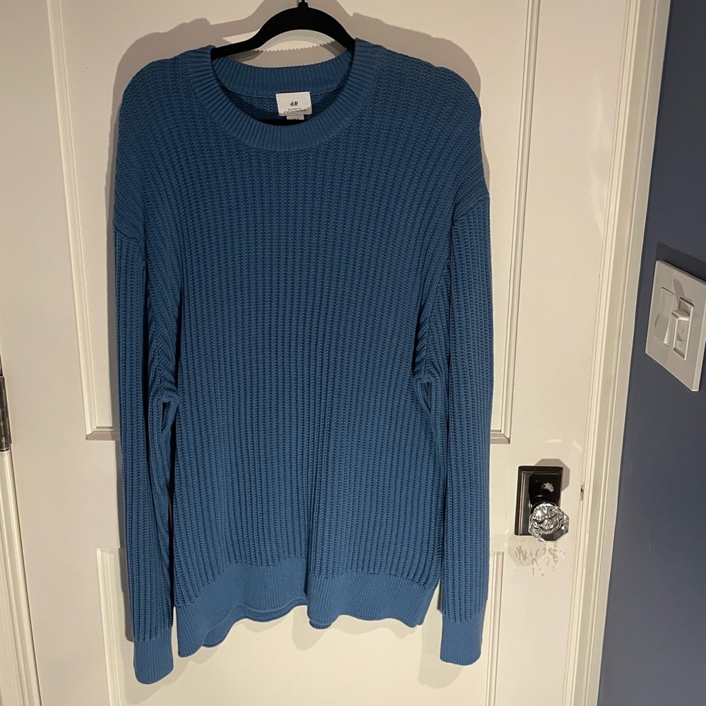 H&M Relaxed Fit Sweater. Medium